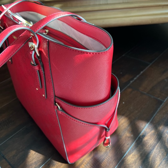 Brand new Micheal Kors tote!Wristlet wallet available as well in good condition - Picture 6 of 9